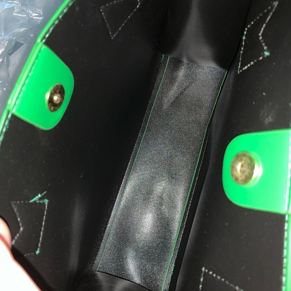 NWT Trendy Green Tote “I Speak Fluent French” Fashion Bag - Picture 4 of 7